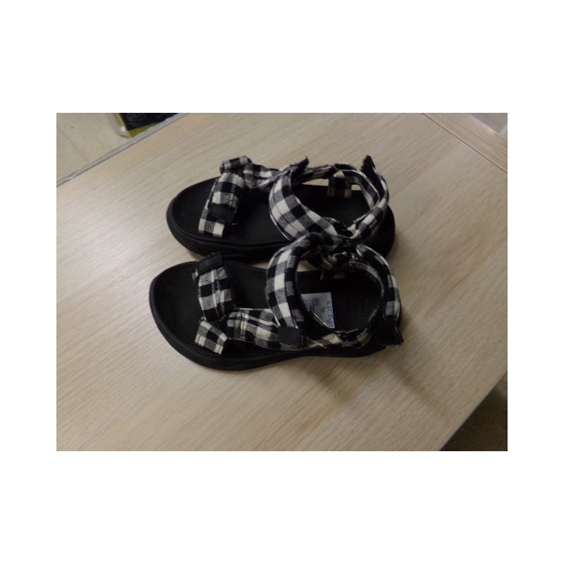 Sandalias Zara N 28. Segunda mano