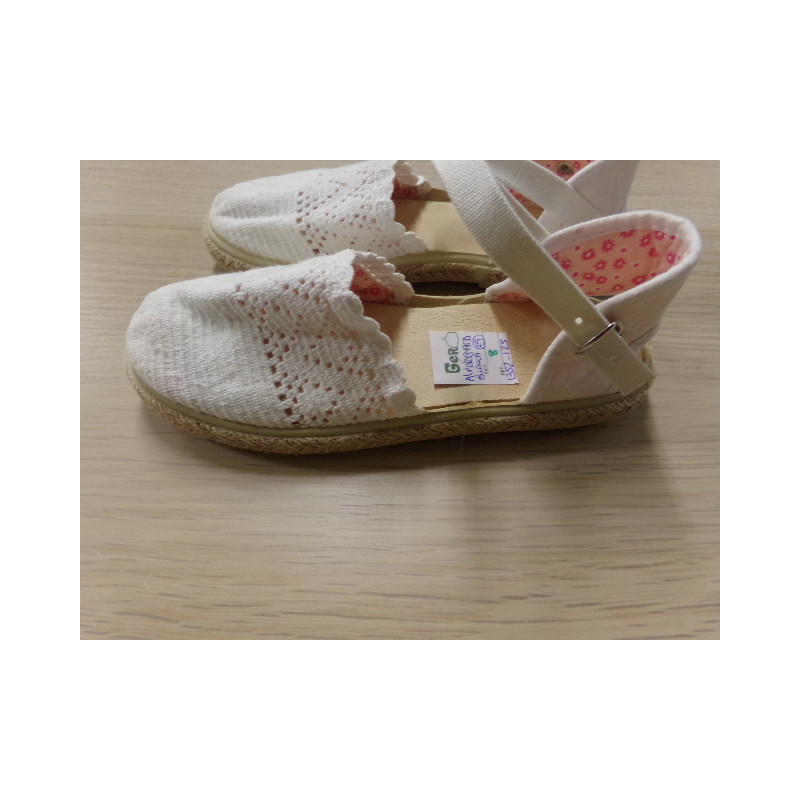 Alpargata blanca N 29. Segunda mano