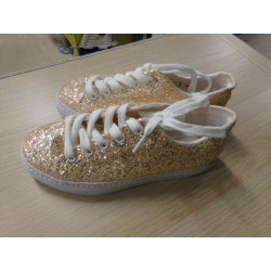 Tenis dorado N 34. A estrenar