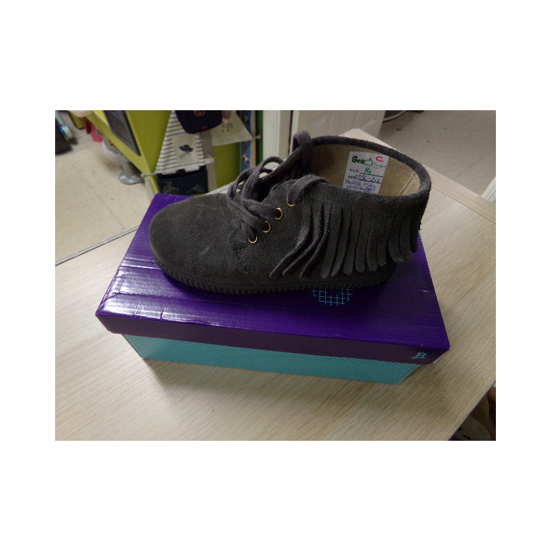 Botas de piel vuelta gris. N 29. Segunda mano