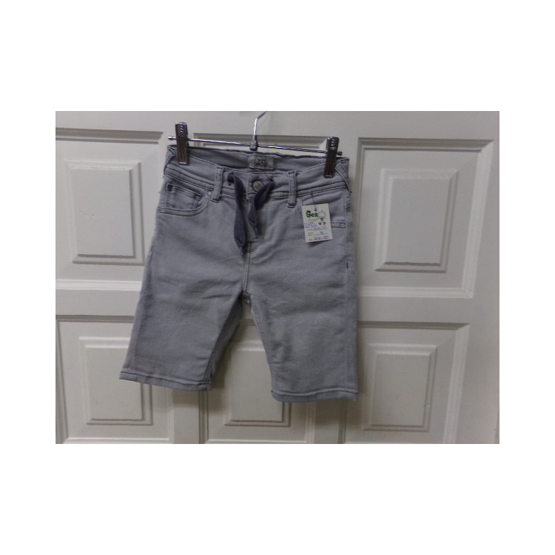 Pantalón corto gris Pepe Jeans talla 6 años. Segunda mano