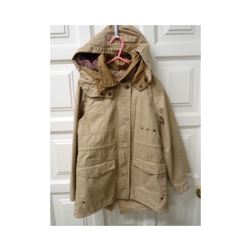 Trenca camel Zara talla 7-8 años. Segunda mano