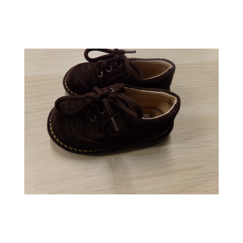 Zapato marron serraje N 22. Segunda mano