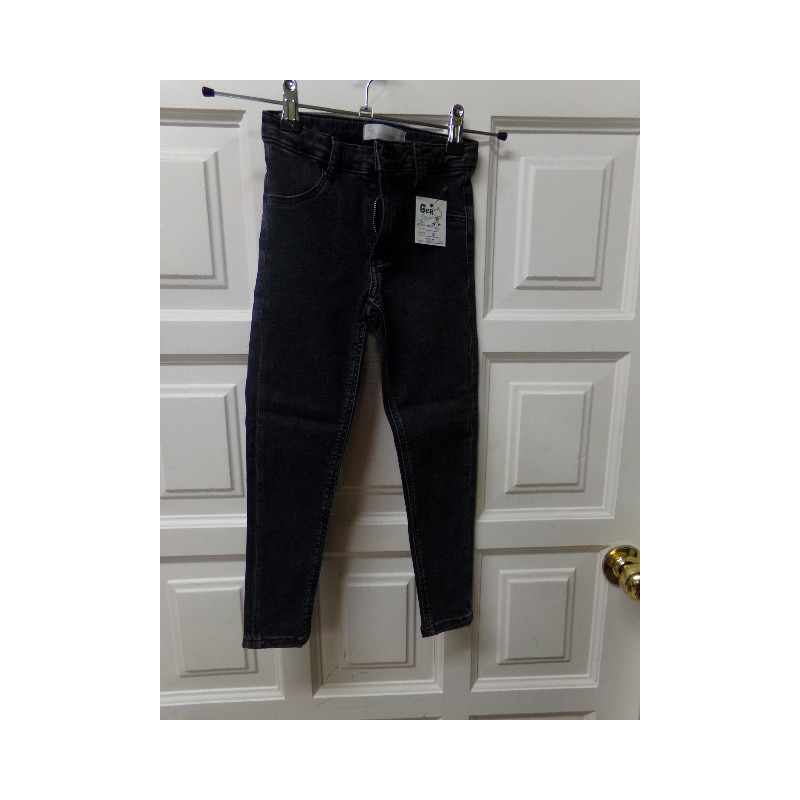 Vaquero negro Zara talla 7 años. Segunda mano