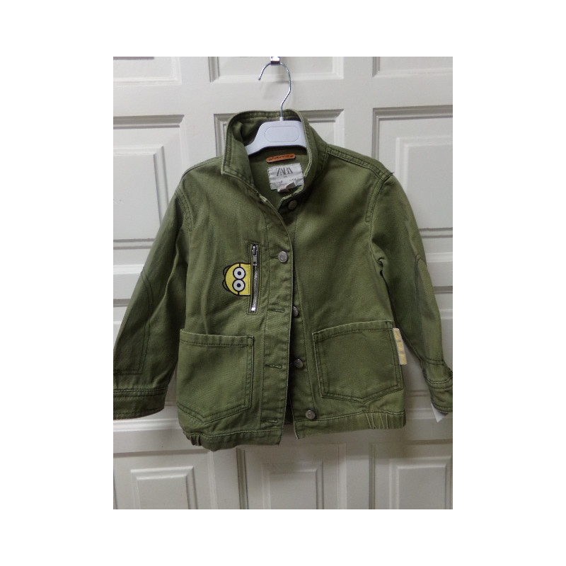 Cazadora verde Zara talla 6 años. Segunda mano