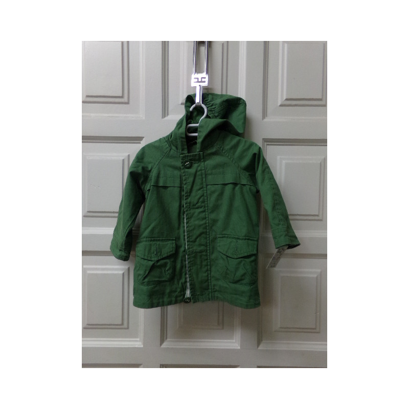 Parka Benetton talla 9-12 meses. Segunda mano
