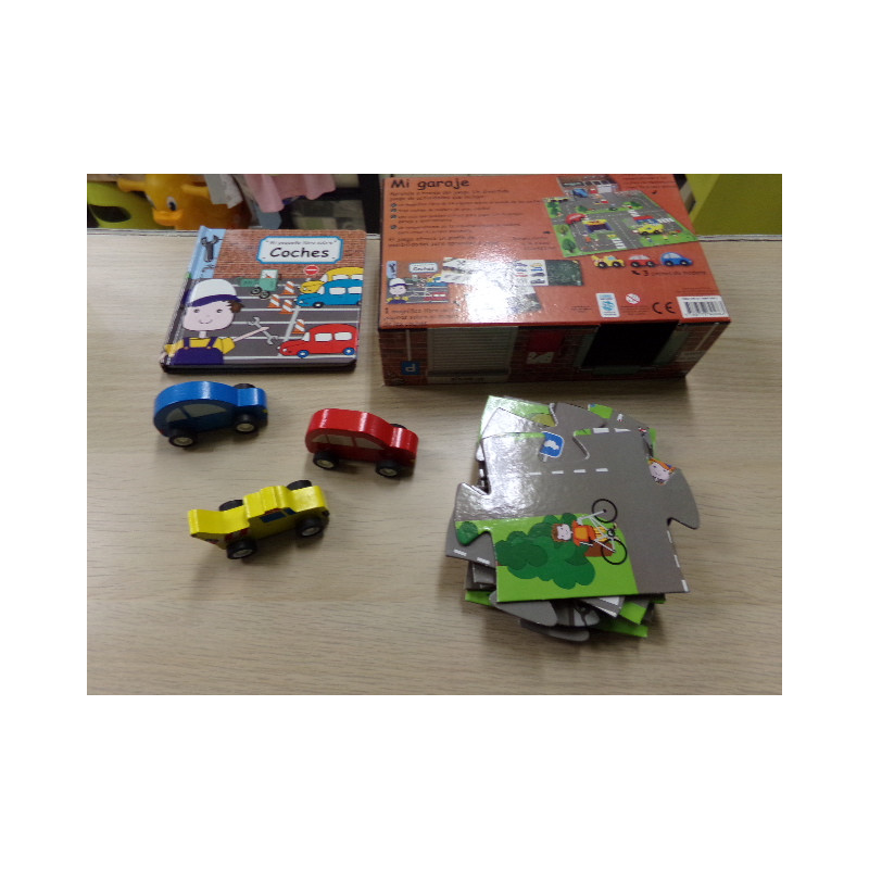 Mi garaje libro puzzle con 3 coches. Segunda mano