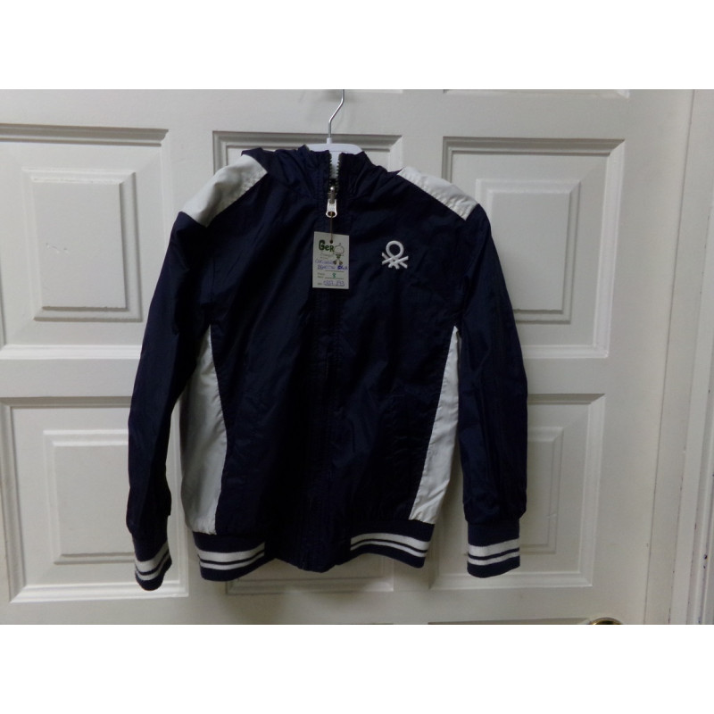 Cortaviento Benetton talla 3-4 años. Segunda mano