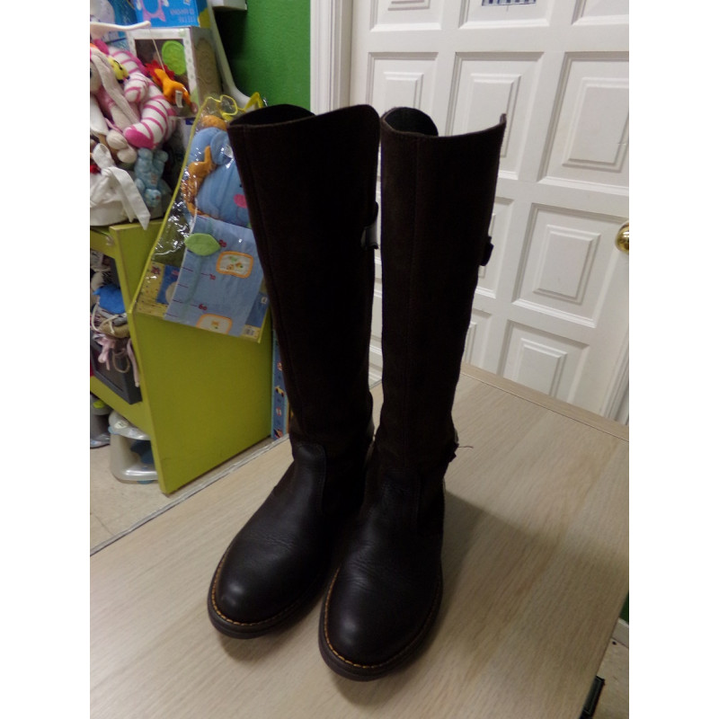 Botas marron de piel N 34. Sin uso
