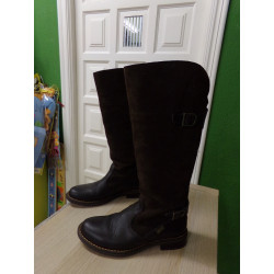 Botas marron de piel N 34. Sin uso