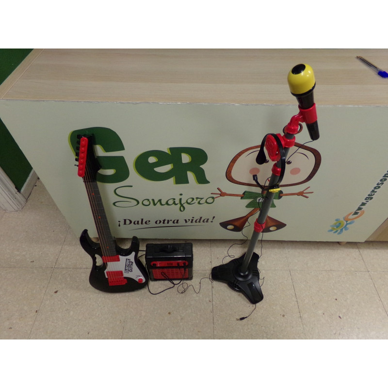 Guitarra con micrófono. Segunda mano