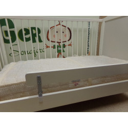 Cuna - cama blanca Ikea con colchón y barrera de cama. Segunda mano