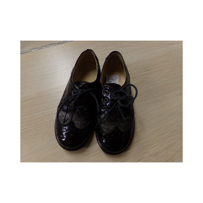 Zapatos de piel gris/negro. N 25. Andarines. Segunda mano