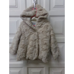 Abrigo de pelito talla 3 años. Segunda mano