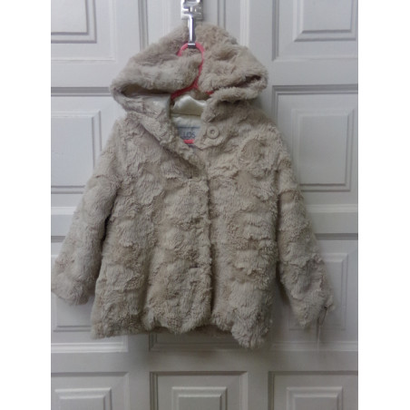 Abrigo de pelito talla 3 años. Segunda mano