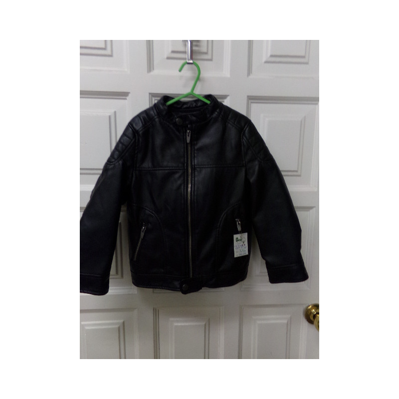 Cazadora polipiel Zara talla 6 años. Segunda mano