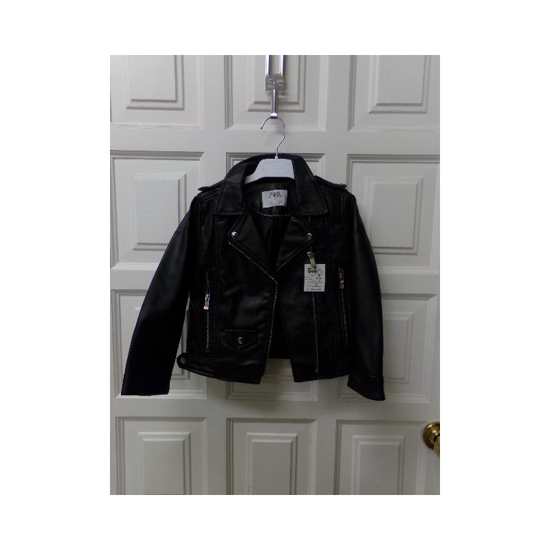 Cazadora polipiel Zara talla 6 años. Segunda mano