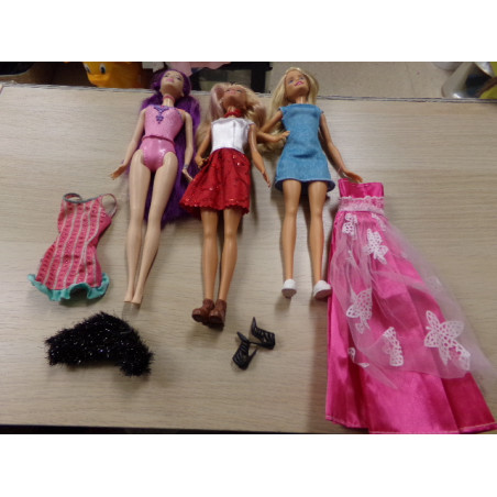 3 Barbies. con ropita. Segunda mano