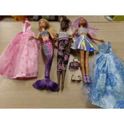 3 Barbies con ropita. Segunda mano