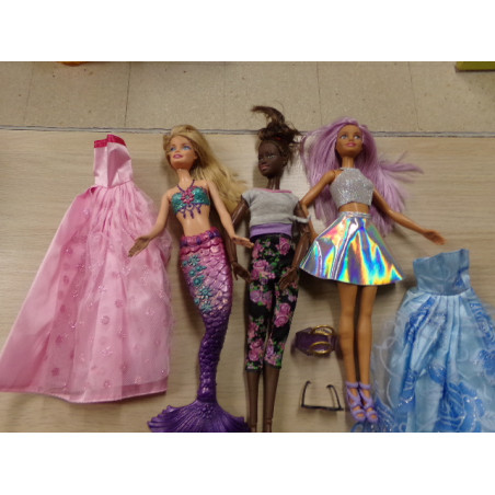 3 Barbies con ropita. Segunda mano