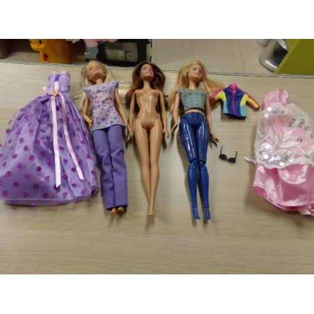 3 Barbies con ropita. Segunda mano