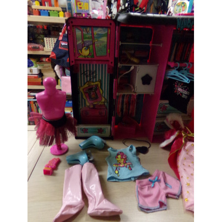 Armario Nancy con ropita. Segunda mano