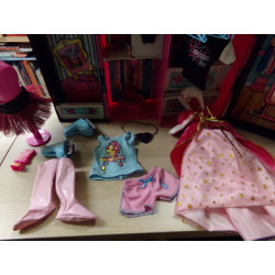 Armario Nancy con ropita. Segunda mano