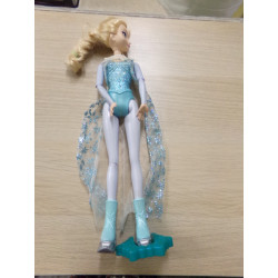 Elsa Patinadora con dos vestidos. Segunda mano