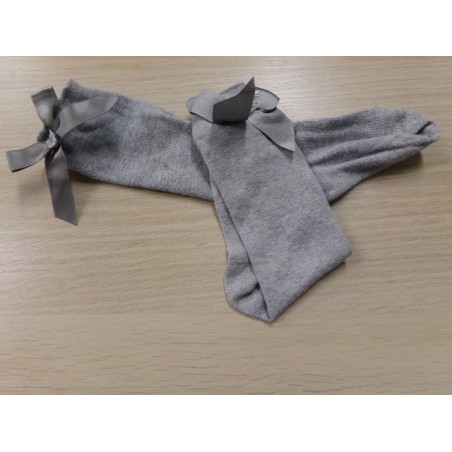 Calcetines altos gris talla 4/6 años. Segunda mano