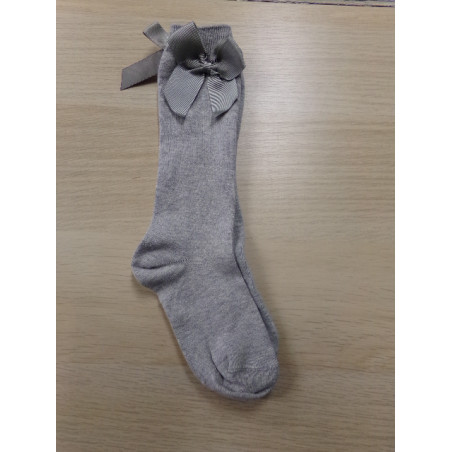 Calcetines altos gris talla 4/6 años. Segunda mano