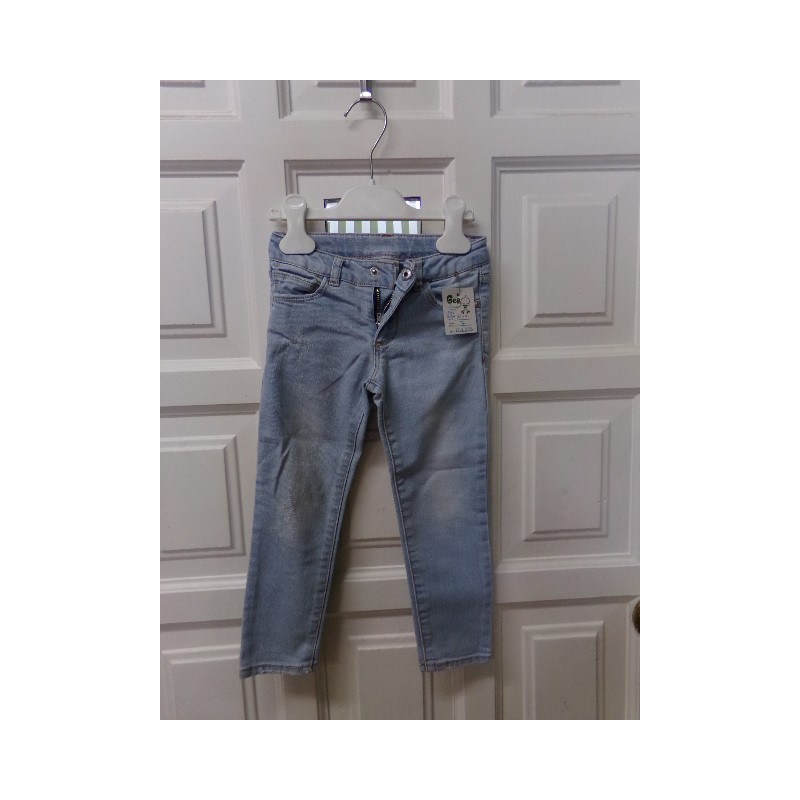 Vaquero Zara talla 3-4 años. Segunda mano