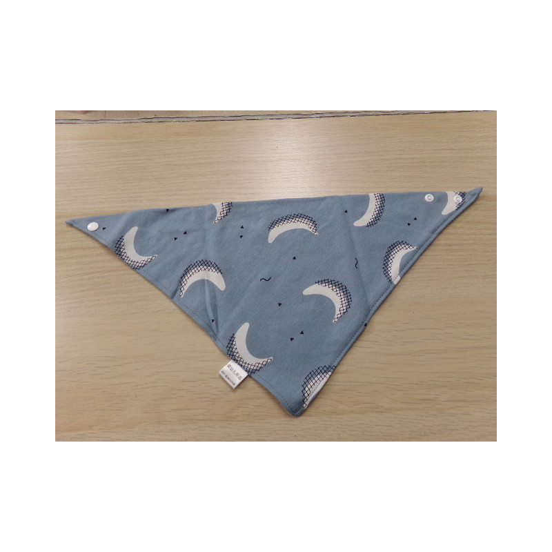 Babero ajustable. Sin uso