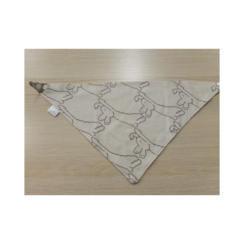 Babero ajustable. Sin uso