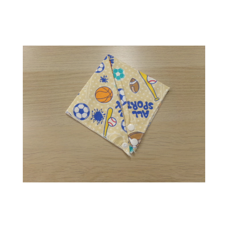 Babero ajustable. Sin uso