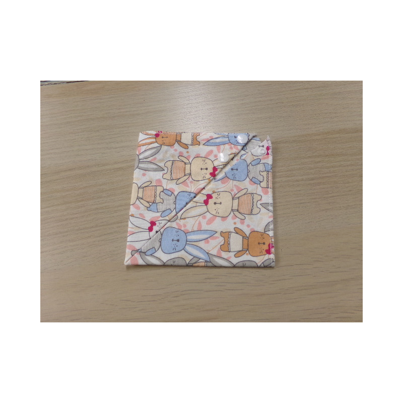 Babero ajustable. Sin uso