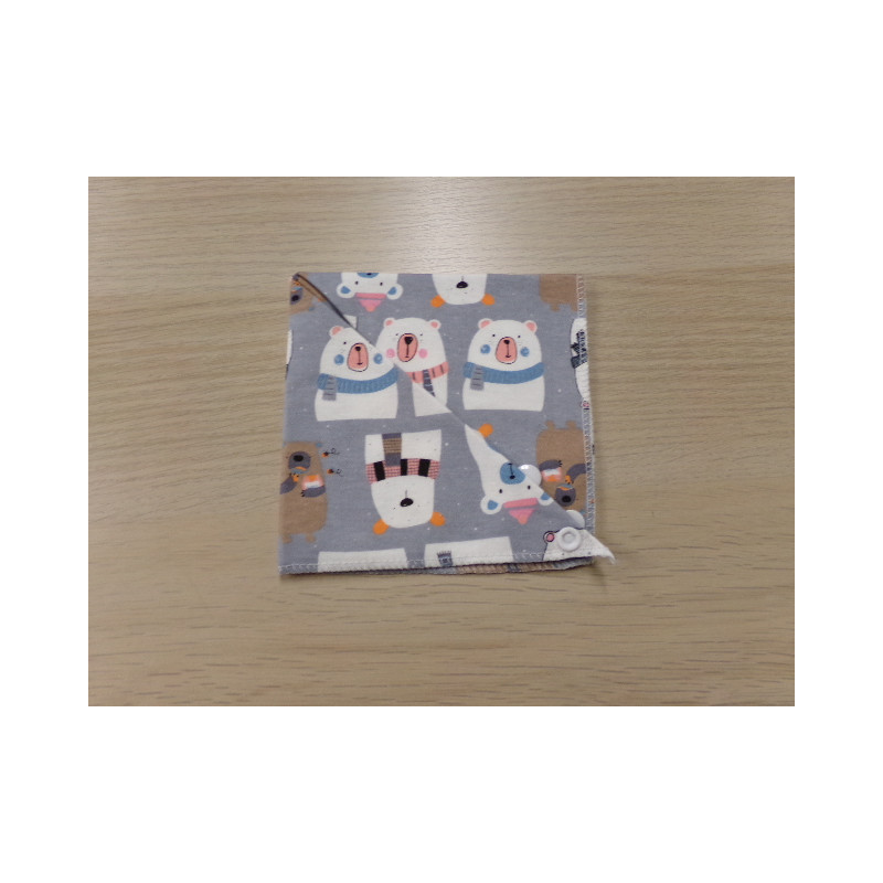 Babero ajustable. Sin uso