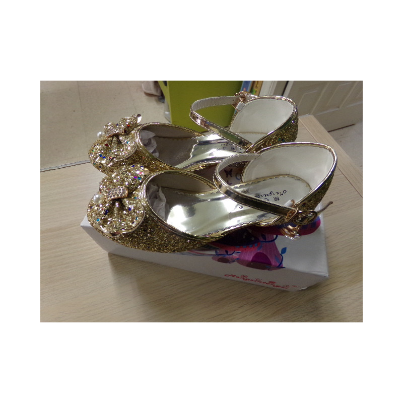 Zapatos dorados princesas N 36. Segunda mano