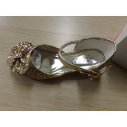 Zapatos dorados princesas N 36. Segunda mano