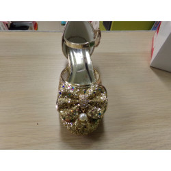 Zapatos dorados princesas N 36. Segunda mano