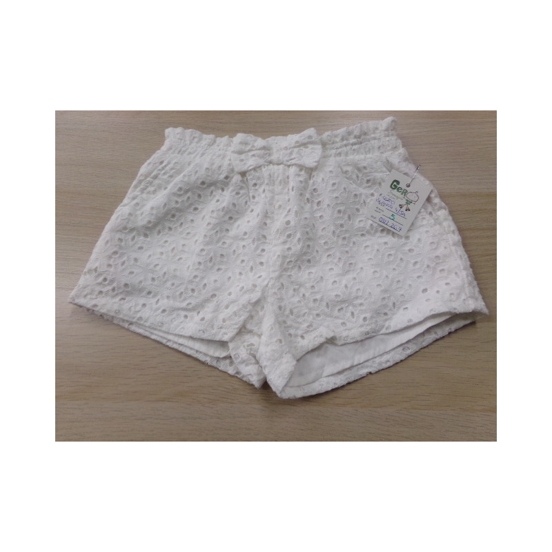 Pantalon corto blanco talla 4-5 años. Segunda mano