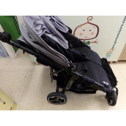 Carro gemelar paralelo Easytwin Baby Monster, 2 capazos y plástico de  lluvia. Segunda mano.