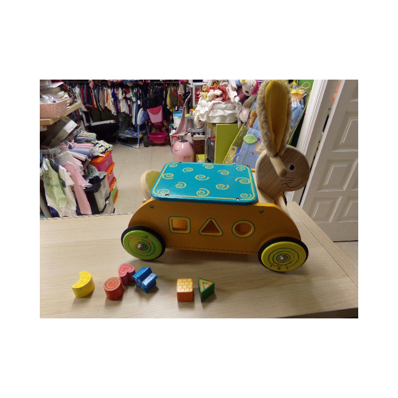 Conejo correpasillos de madera con encajables. Segunda mano