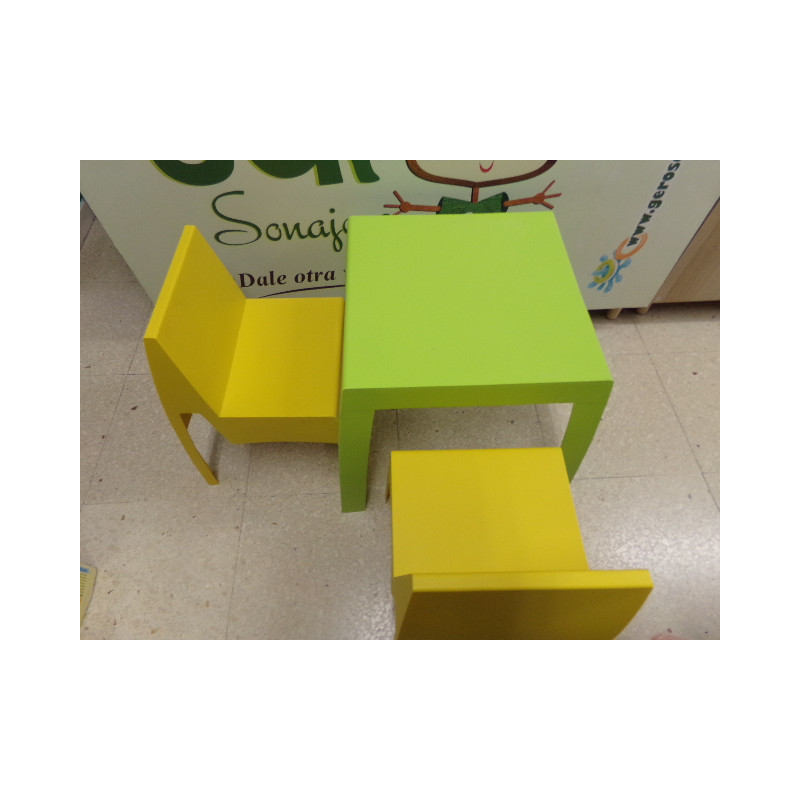 Mesa y dos sillas Joluce. Segunda mano.