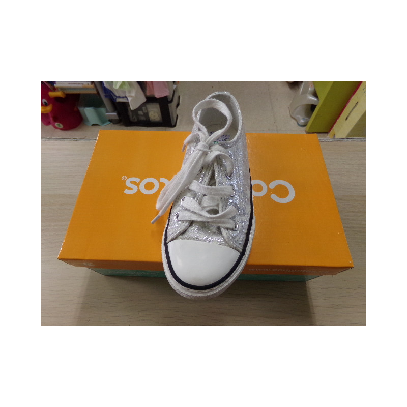 Tenis Plateados Conguitos, 29 (brillan en la oscuridad). Segunda mano.