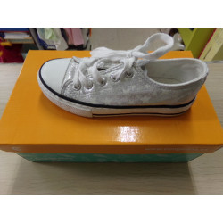 Tenis Plateados Conguitos, 29 (brillan en la oscuridad). Segunda mano.