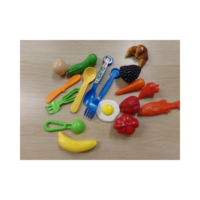 Alimentos y cubiertos. Segunda mano.