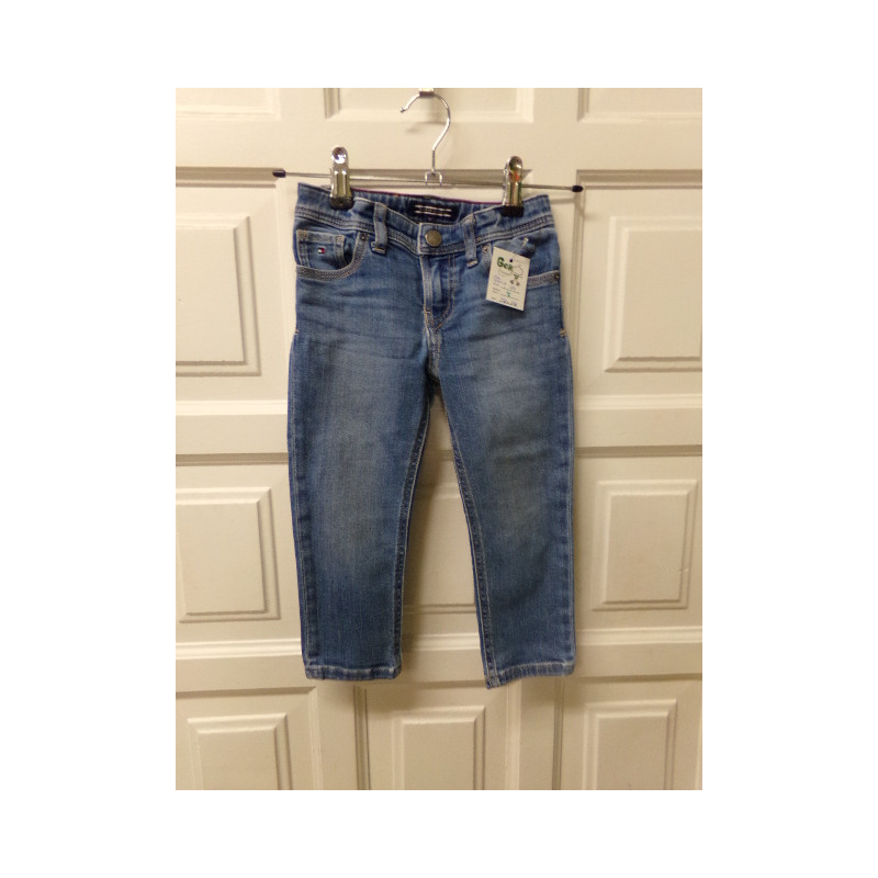 Pantalón vaquero Tommy H. 2 años. Segunda mano.