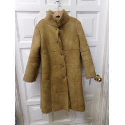 Abrigo piel vuelta y pelito 7 años. Segunda mano.