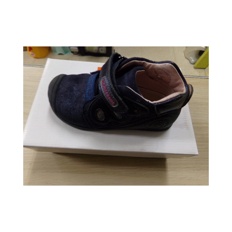 Zapato Biomecanics azul nº 24. Segunda mano.