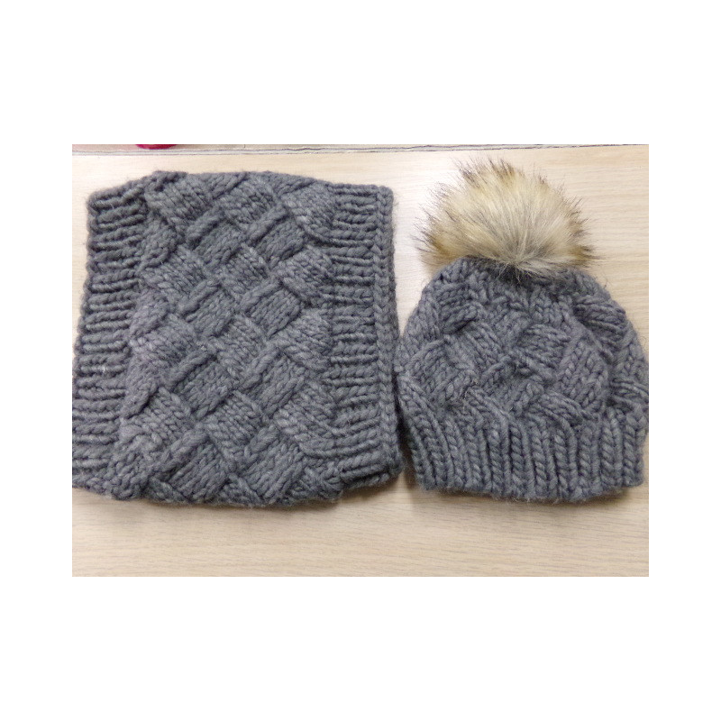 Gorro y cuello punto 6-7 años. Segunda mano.